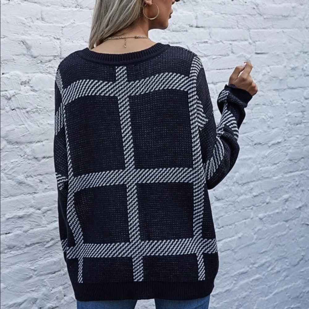 B/W PLAID DROP SHOULDER OVERSIZED SWEATER - Picture 2 of 9